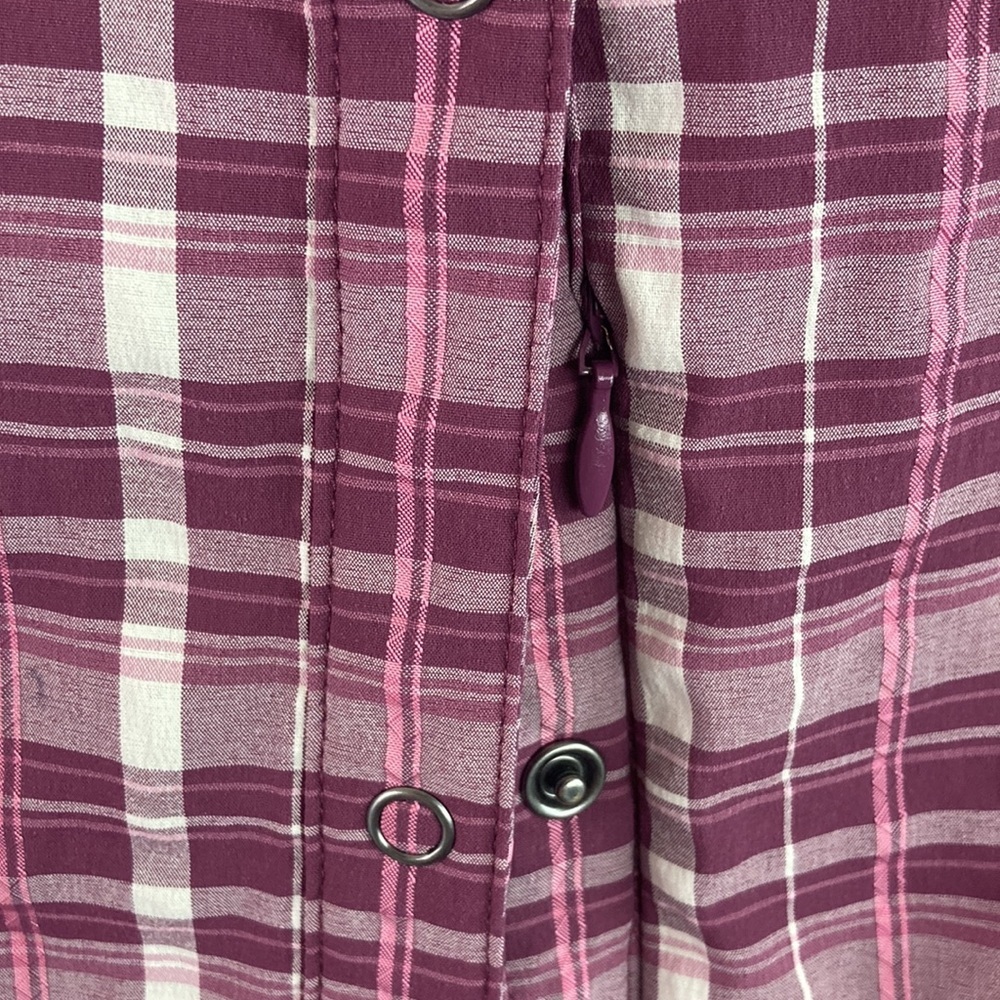 REI Outdoor Quick Drying Snap-Up Shirt with Hidden Zipper Pocket - Picture 4 of 11